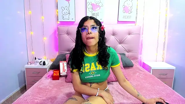 Snapshot of Issaa_Tyler chatting on December 16, 2025, 6:34 pm Issaa Tyler online show from December 16, 2025, 6:34 pm