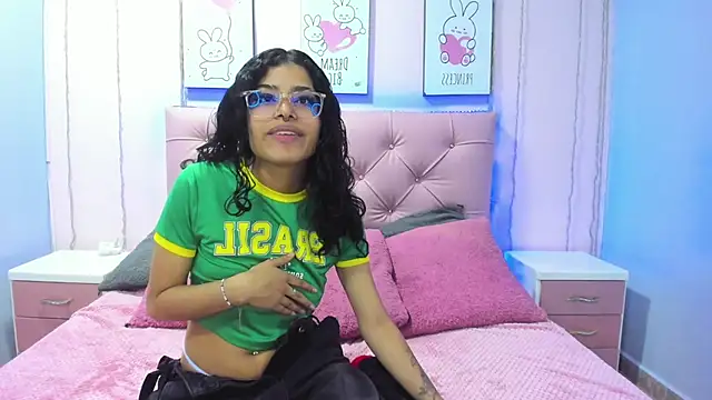 Snapshot of Issaa_Tyler chatting on October 19, 2025, 2:58 am Issaa Tyler online show from October 19, 2025, 2:58 am