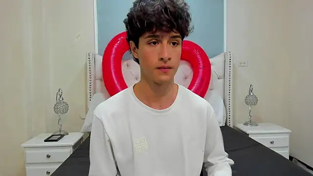 Xam Collen online show from November 26, 2025, 6:19 pm