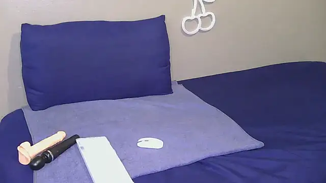 Serafynn online show from December 23, 2025, 9:52 am