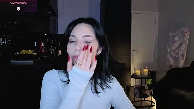 jeans-and-peach online show from December 14, 2025, 5:51 pm