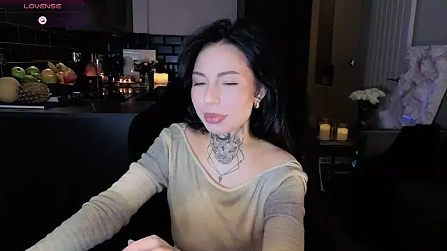 jeans-and-peach online show from October 26, 2025, 1:39 am