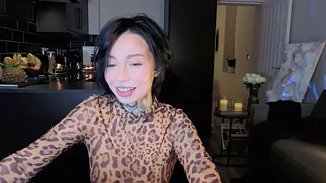 jeans-and-peach online show from October 25, 2025, 1:16 am