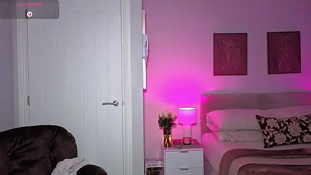 jeans-and-peach online show from November 29, 2025, 9:09 am