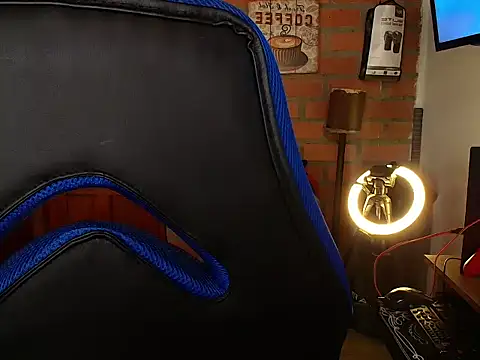 Travis R online show from September 26, 2025, 2:02 pm