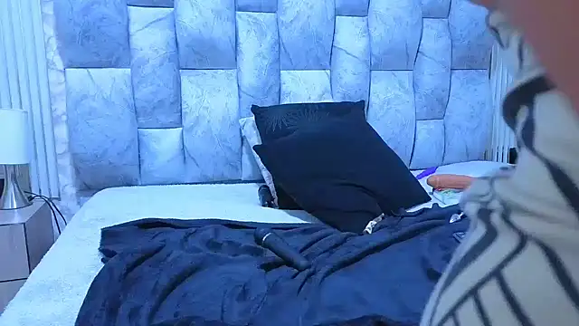 sofiagutierrez   online show from November 26, 2025, 5:07 am