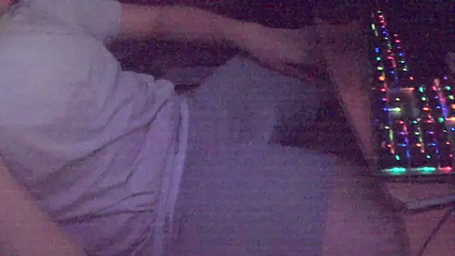 Snapshot of xderox318 chatting on November 15, 2025, 12:14 am xderox318 online show from November 15, 2025, 12:14 am