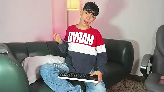 Snapshot of Peter_chase chatting on February 10, 2026, 6:18 pm Peter chase online show from February 10, 2026, 6:18 pm