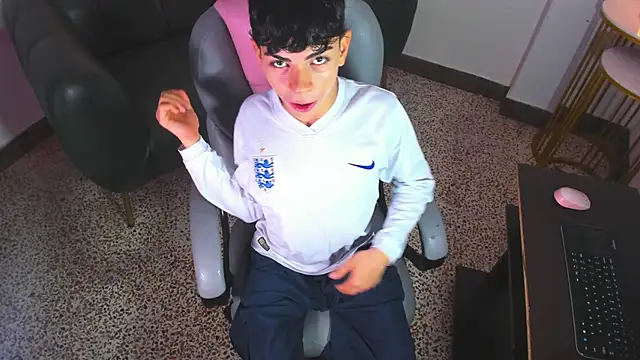 Snapshot of Peter_chase chatting on February 12, 2026, 6:18 pm Peter chase online show from February 12, 2026, 6:18 pm