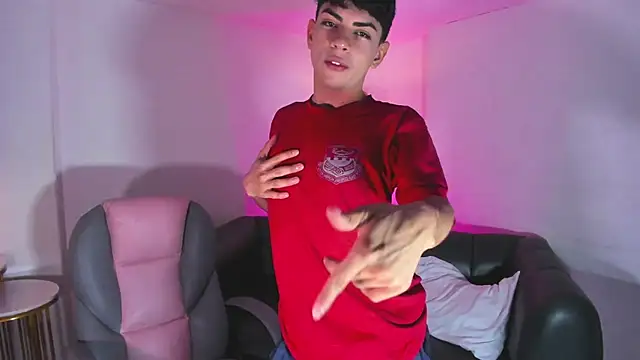 Snapshot of Peter_chase chatting on February 5, 2026, 6:37 pm Peter chase online show from February 5, 2026, 6:37 pm