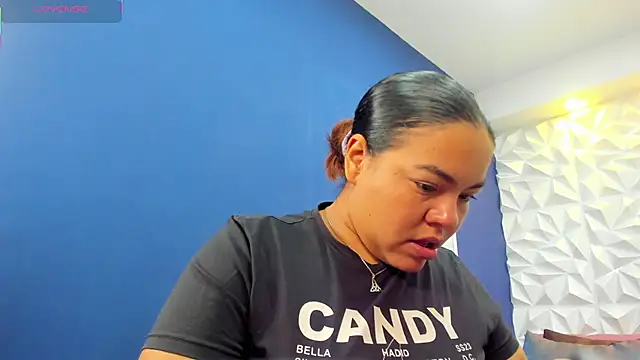 freya cole  online show from November 5, 2025, 12:41 pm