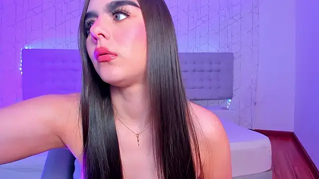 SofiaFontaiine online show from February 3, 2026, 6:22 am