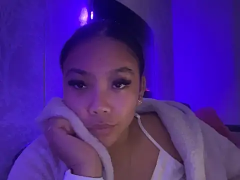 MissCherryyxox online show from September 22, 2025, 7:09 pm