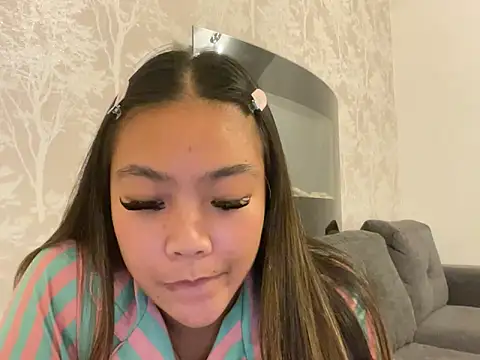 MissCherryyxox online show from October 7, 2025, 7:04 pm