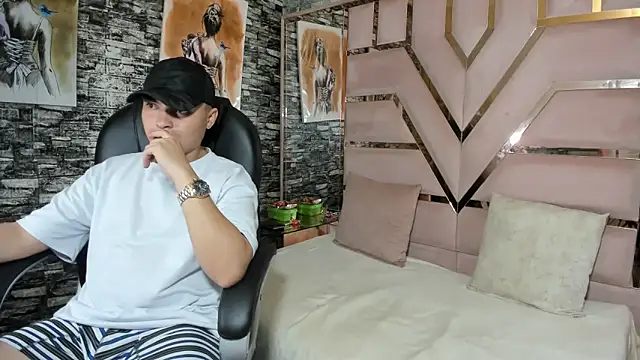 Snapshot of DuoAndLovee chatting on October 16, 2025, 8:39 pm DuoAndLovee online show from October 16, 2025, 8:39 pm