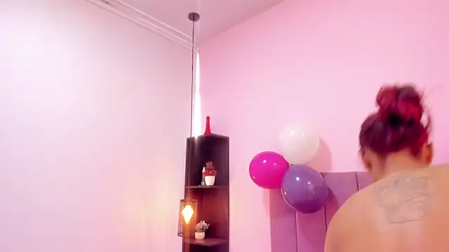 Snapshot of HoollyHendrix chatting on November 8, 2025, 8:01 pm HoollyHendrix online show from November 8, 2025, 8:01 pm