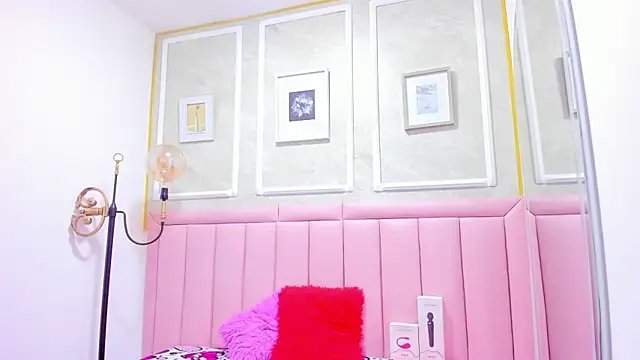 Snapshot of HoollyHendrix chatting on December 5, 2025, 8:39 pm HoollyHendrix online show from December 5, 2025, 8:39 pm