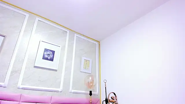 HoollyHendrix online show from December 22, 2025, 8:31 pm