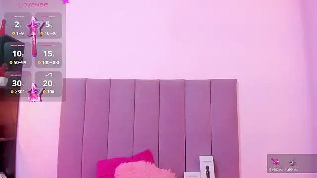 Snapshot of HoollyHendrix chatting on October 16, 2025, 8:17 pm HoollyHendrix online show from October 16, 2025, 8:17 pm