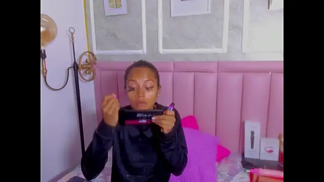 HoollyHendrix online show from March 13, 2026, 8:25 pm