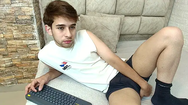 gaelcruz  online show from September 27, 2025, 3:23 am