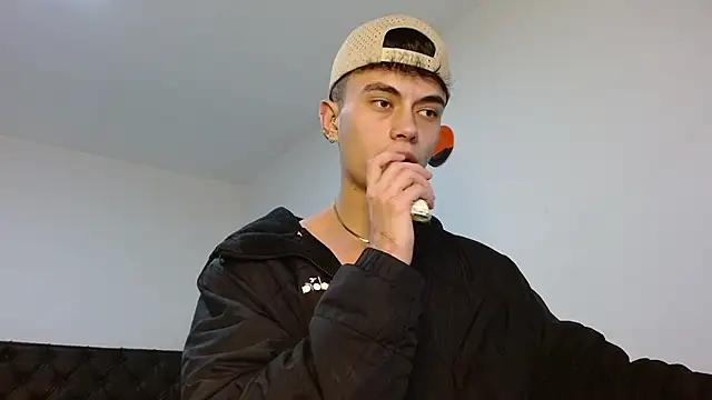 Snapshot of jaico_santos chatting on February 17, 2026, 10:29 pm jaico santos online show from February 17, 2026, 10:29 pm