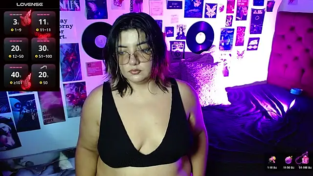 Snapshot of Roxy_f_w chatting on March 14, 2026, 10:16 pm Roxy f w online show from March 14, 2026, 10:16 pm