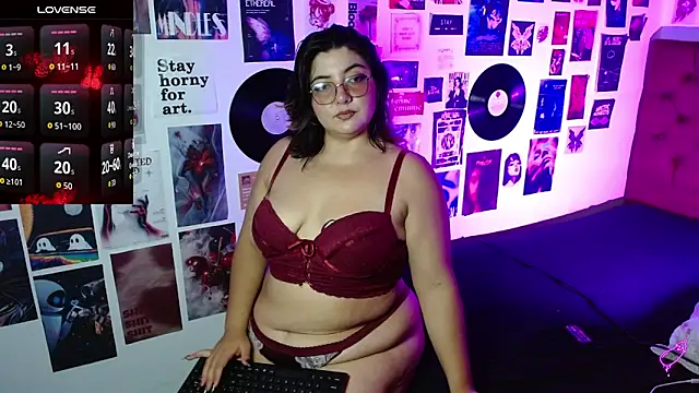 Snapshot of Roxy_f_w chatting on March 12, 2026, 12:16 am Roxy f w online show from March 12, 2026, 12:16 am