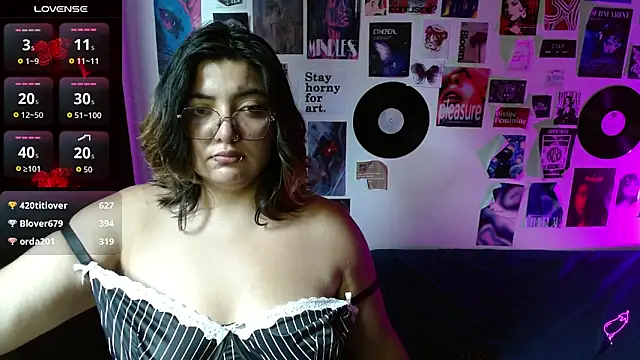 Roxy f w online show from April 18, 2026, 7:07 pm