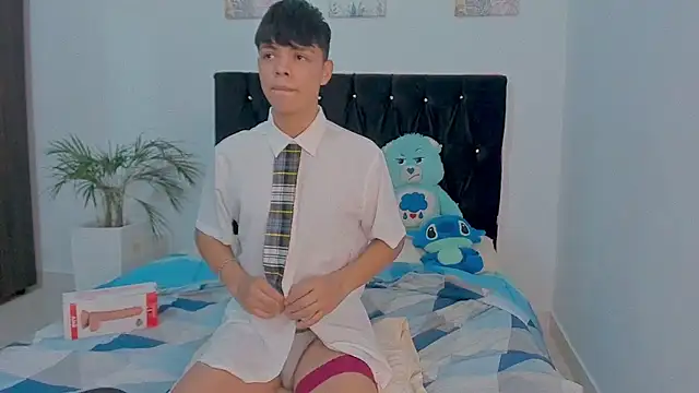 Zacktorres  online show from October 14, 2025, 10:53 pm