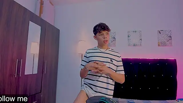 Zacktorres  online show from November 16, 2025, 10:46 pm