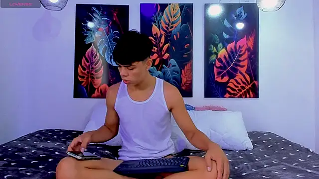 Zacktorres  online show from May 27, 2026, 9:22 pm