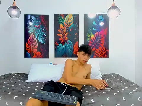 Zacktorres  online show from May 26, 2026, 8:18 pm