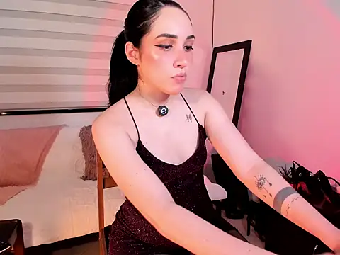 Snapshot of SarahCastillo_ chatting on December 4, 2025, 1:59 am SarahCastillo online show from December 4, 2025, 1:59 am