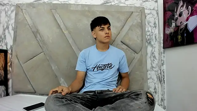 Snapshot of Logan_Jhonson chatting on November 7, 2025, 2:27 am Logan Jhonson online show from November 7, 2025, 2:27 am