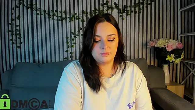 Snapshot of Mia_R0ss chatting on October 27, 2025, 1:06 am Mia R0ss online show from October 27, 2025, 1:06 am