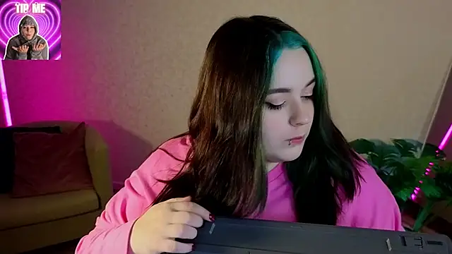 Snapshot of Mia_R0ss chatting on March 7, 2026, 11:32 pm Mia R0ss online show from March 7, 2026, 11:32 pm