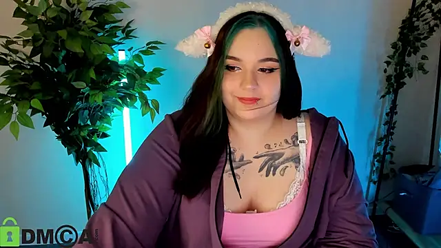 Snapshot of Mia_R0ss chatting on March 4, 2026, 11:12 pm Mia R0ss online show from March 4, 2026, 11:12 pm