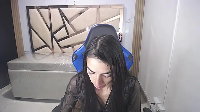 Snapshot of Maily_a_ chatting on November 28, 2025, 2:45 am Maily a online show from November 28, 2025, 2:45 am