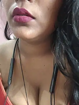 Jasmine Januja online show from July 18, 2026, 1:47 am