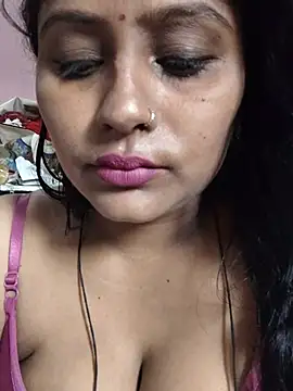 Jasmine Januja online show from May 17, 2026, 2:33 am