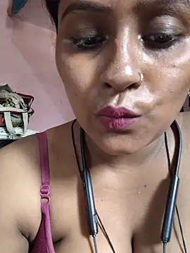 Jasmine Januja online show from May 20, 2026, 2:52 am
