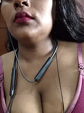 Jasmine Januja online show from July 25, 2026, 3:03 am