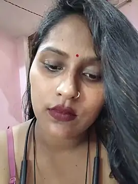 Jasmine Januja online show from June 5, 2026, 2:16 am