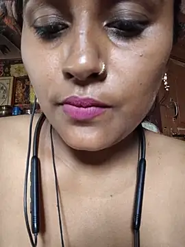 Jasmine Januja online show from May 18, 2026, 4:29 am