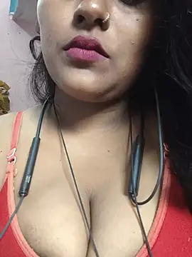 Jasmine Januja online show from August 5, 2026, 2:05 am