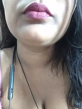 Jasmine Januja online show from August 7, 2026, 2:39 am