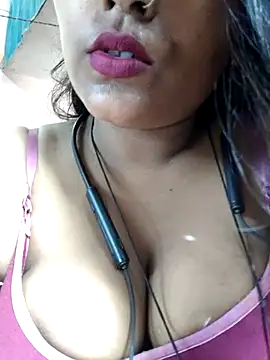 Jasmine Januja online show from July 28, 2026, 3:47 am