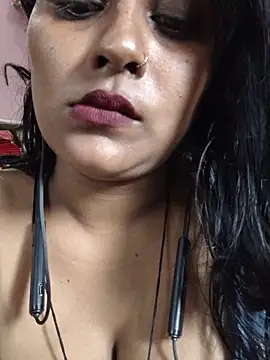 Jasmine Januja online show from May 19, 2026, 2:51 am