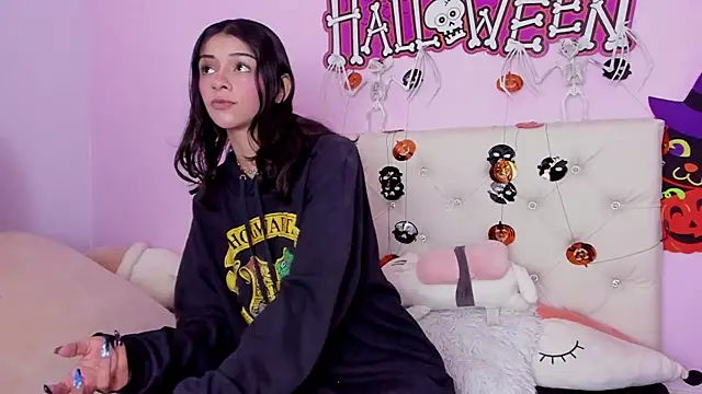 Yuni kim online show from November 3, 2025, 3:59 pm